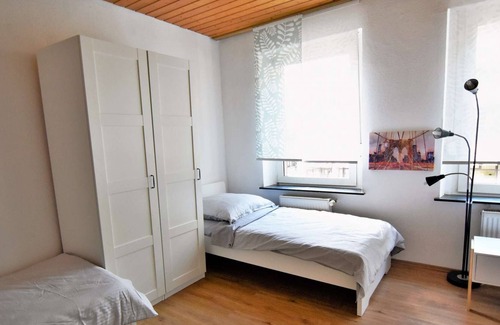 Bergisch Gladbach Apartment | HÖ01 large apartment with dryer and washing machine