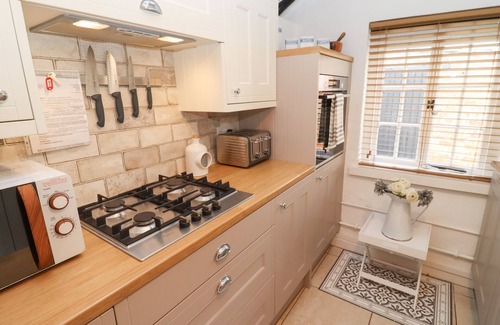 Malmesbury Cottage | HOBBES COTTAGE, character holiday cottage in Malmesbury