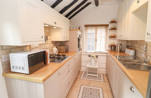 Malmesbury Cottage | HOBBES COTTAGE, character holiday cottage in Malmesbury