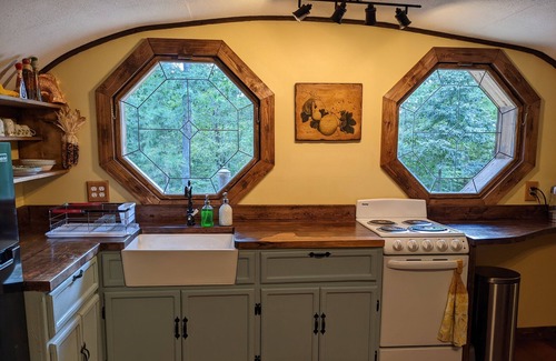 Stanton Cottage | Hobbit Hollow near Red River Gorge w/ Hot Tub