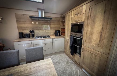 Longridge Cabin | Hobbit - House Of The Owl - Luxury Lodge