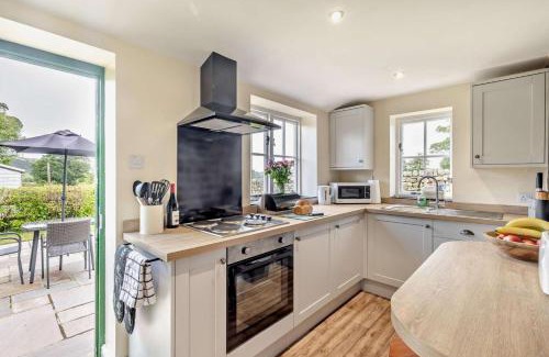 Longnor House | Hobcroft Cottage