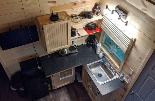 McArthur Cabin | Hocking Hills,Cozy Secluded Cabin,Minutes to Caves/WiFi/Pet Friendly!