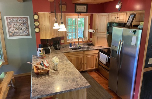 Rockbridge Cabin | Hocking Hills Family Friendly Log Cabin with Lake access, Canoe & Hiking Trail