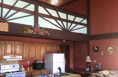 New Plymouth Cabin | Hocking Hills Serenity Chalet with Hot tub!