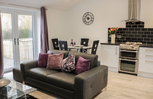 Cleeve Prior Cottage | HODEN VIEW, pet friendly, with a garden in Cleeve Prior