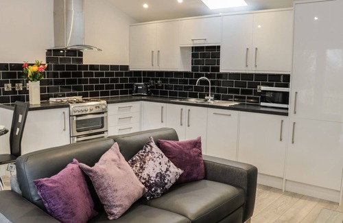 Cleeve Prior Cottage | HODEN VIEW, pet friendly, with a garden in Cleeve Prior