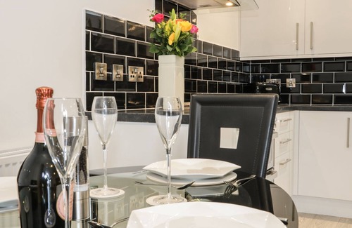 Cleeve Prior Cottage | HODEN VIEW, pet friendly, with a garden in Cleeve Prior