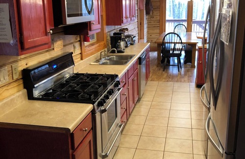 Alpine Cabin | Hodge Podge Lodge bring 24 friends to East Port Marina on Dale Hollow Lake