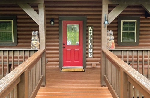 Alpine Cabin | Hodge Podge Lodge bring 24 friends to East Port Marina on Dale Hollow Lake