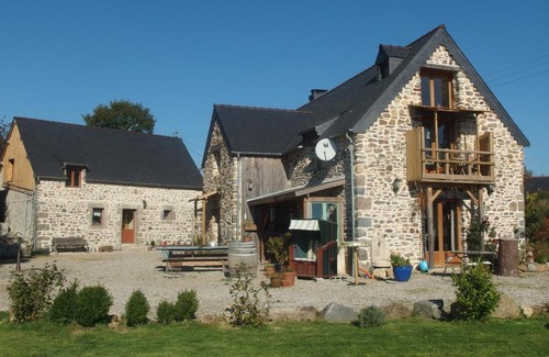Plouguernevel House | Hof Mellon
