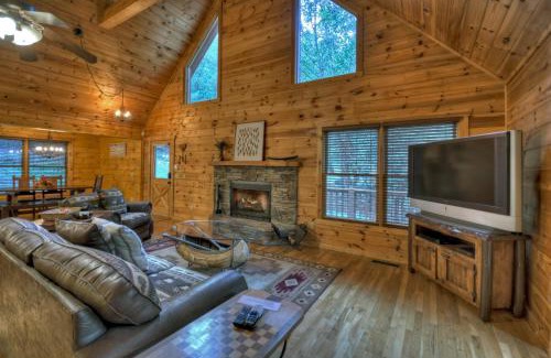 Blue Ridge House | Hogback Haven - Arcade Games, Hot Tub, Fire Pit, Cozy Amenities, Rocking Bench, Private Wooded View - Blue Ridge, GA