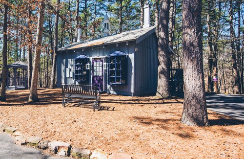 Eureka Springs Cabin | Hogsveil Cottages - Harry Potter Themed