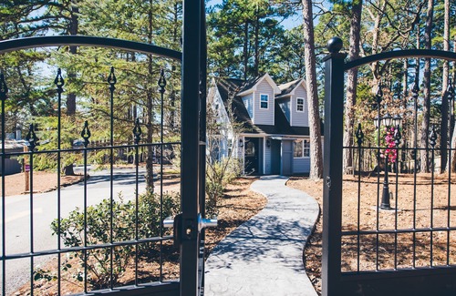 Eureka Springs Cabin | Hogsveil Cottages - Harry Potter Themed