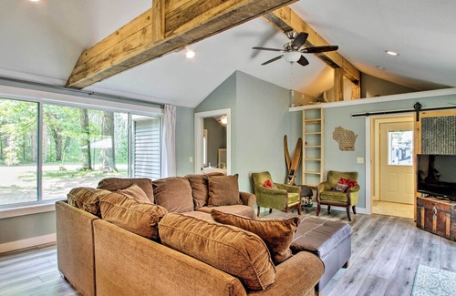 Holcombe Cottage | Holcombe Lakefront Cottage: Fishing & Snowmobiling