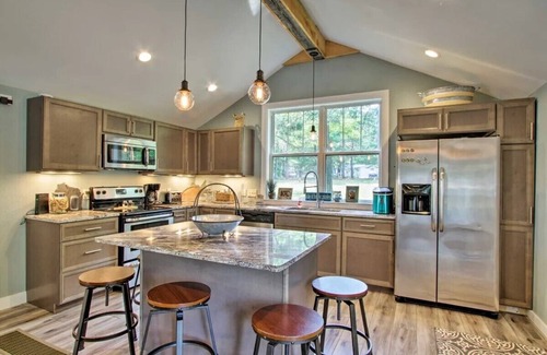 Holcombe Cottage | Holcombe Lakefront Cottage