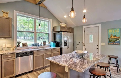 Holcombe Cottage | Holcombe Lakefront Cottage