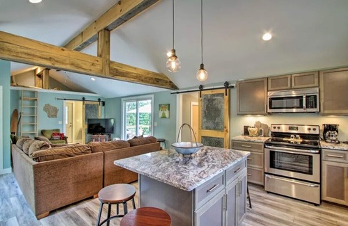 Holcombe Cottage | Holcombe Lakefront Cottage