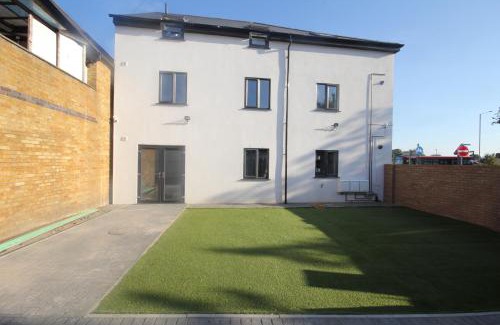 Yiewsley Apartment | Holden Court Apartments -Apt 4