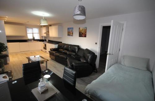 Yiewsley Apartment | Holden Court Apartments -Apt 4
