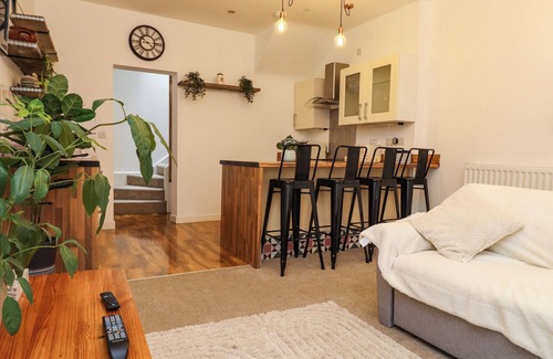 Bont Newydd Cottage | Hole in the Wall
