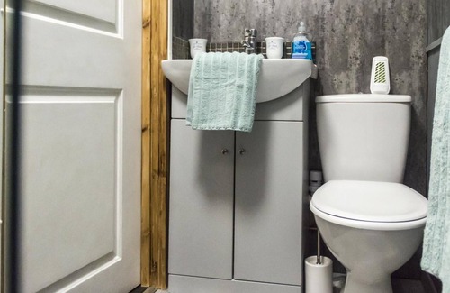 Llanteg House | Holey Moley Lodge - 2 Bedroom - Llanteg - Pembrokeshire