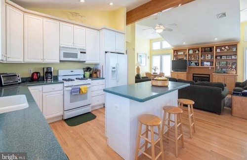 Holgate House | Holgate. 4 bedroom, 3.5 bath. Near beach with an indoor pool. Spectacular.