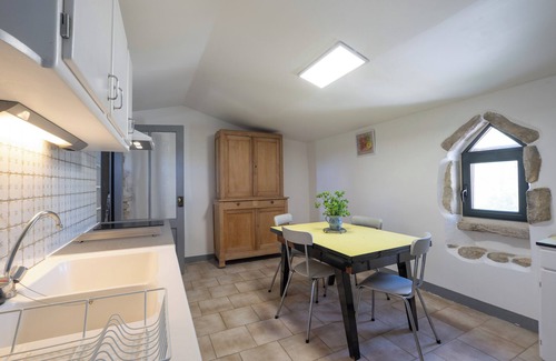 Saint-Sauveur-de-Cruzieres House | Holiday Home 'Gîte L'olivier Au Mas Dujau' with Shared Pool, Private Terrace and Wi-Fi