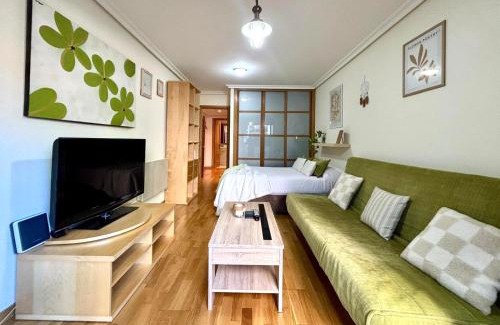 Baiona Old Town Apartment | Holibai, Parruliña, Estudio moderno con terracita, Baiona