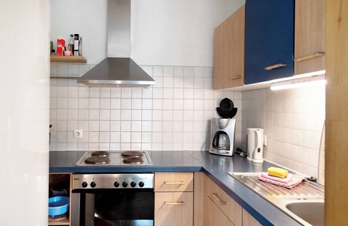 Feldberger Seenlandschaft Apartment | Holiday Home 'Ferienhaus Utkieck' with Private Terrace, Shared Garden and Wi-Fi