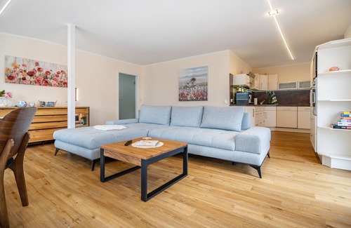 Feldberger Seenlandschaft Apartment | Holiday Apartment 'An Der Alten Bäckerei' with Lake View, Private Pool and Wi-Fi