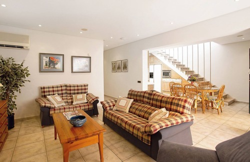 Maspalomas House | Holiday Home "Vcv Bungalow Belda" with 2 Private Terraces, Shared Pool and Wi-Fi