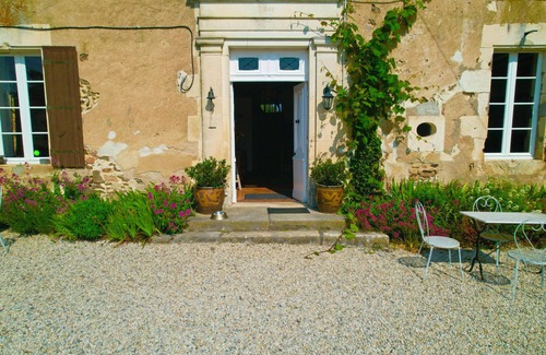 La Peruse House | Holiday home in a monumental Charente house.