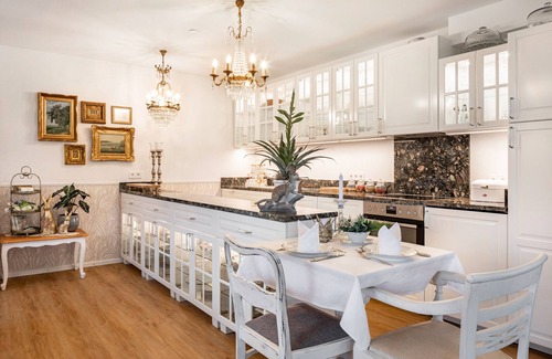 Oberrotweil Apartment | Holiday Apartment 'Lavender' with Shared Garden, Balcony and Wi-Fi