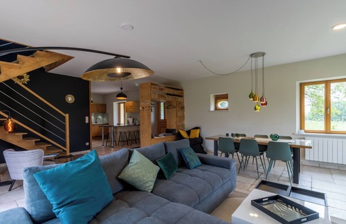Saint-Crepin-et-Carlucet House | Holiday Home 'Maison Louise' with Private Terrace, Private Garden and Wi-Fi