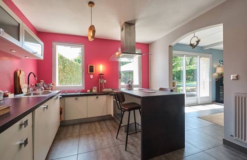 Saint-Martin-de-la-Cluze House | Holiday Home 'Jolie Maison' with Mountain View, Private Terrace and Wi-Fi