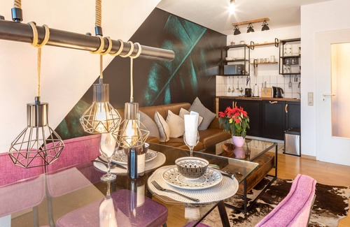 Bruhl-Beurbarung Apartment | Holiday Apartment 'Schickes An Der Uniklinik' with Wi-Fi