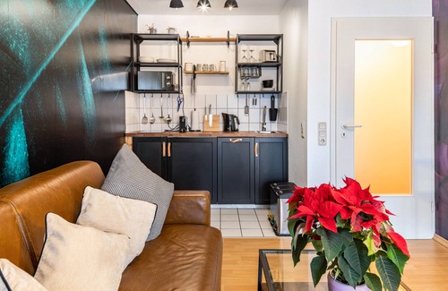 Bruhl-Beurbarung Apartment | Holiday Apartment 'Schickes An Der Uniklinik' with Wi-Fi