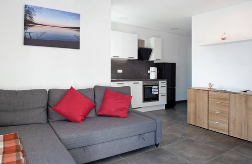 Ludwigshafen Apartment | Holiday Apartment Maier with Private Terrace and Wi-Fi