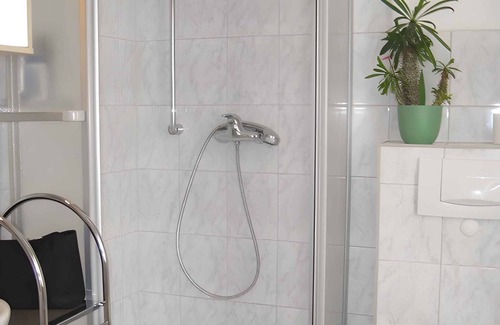 Klausdorf Apartment | Holiday apartment with garden, directly in crane's staging area