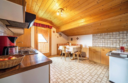 Verano Apartment | Holiday Apartement "Rotsteinhof Bergblick" with Balcony & Wi-Fi