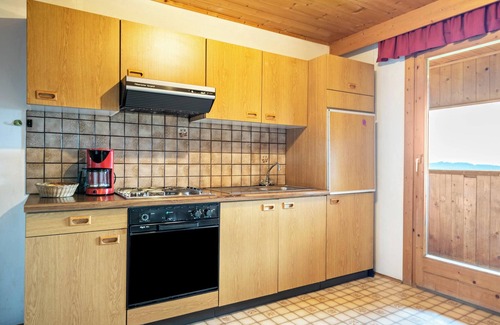 Verano Apartment | Holiday Apartement "Rotsteinhof Bergblick" with Balcony & Wi-Fi