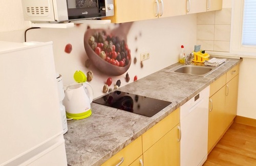 Muritz Apartment | Holiday Apartment 'Schwalbennest' with Terrace & Wi-Fi