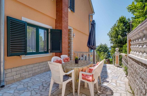 Cove Murtar Apartment | Holiday apartment with sea view 30 m from the beach