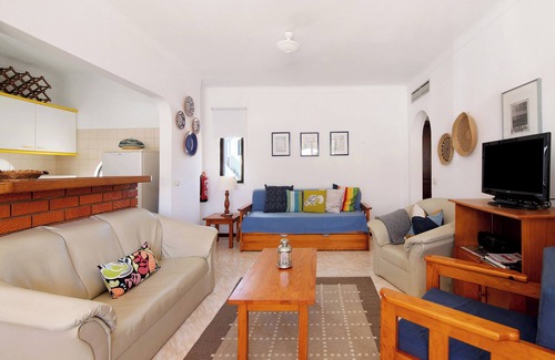 Montes de Alvor Apartment | Holiday Apartment "Alvor" with Air Conditioning, Shared Garden, Pool & Terrace
