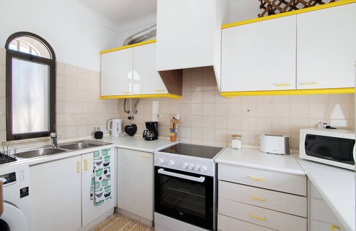 Montes de Alvor Apartment | Holiday Apartment "Alvor" with Air Conditioning, Shared Garden, Pool & Terrace