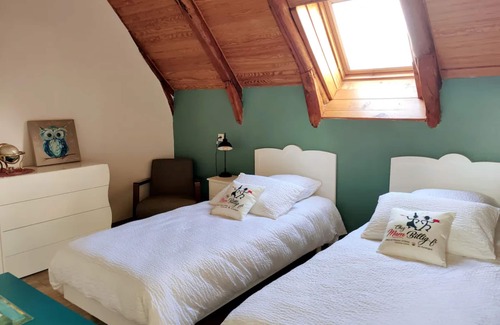Saint-Nectaire House | Holiday Apartment "Chez L'habitant Saint Nectaire" with Mountain View, Shared Terrace & Wi-Fi