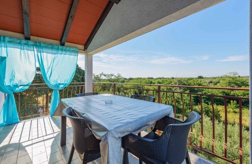 Zambratija Apartment | Holiday apartment with a balcony by the sea
