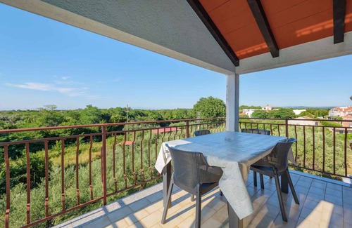 Zambratija Apartment | Holiday apartment with a balcony by the sea