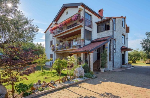 Zambratija Apartment | Holiday apartment with a balcony by the sea
